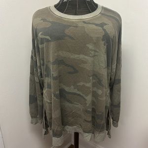 Camo Print Oil Dye Side Vent Pullover Top